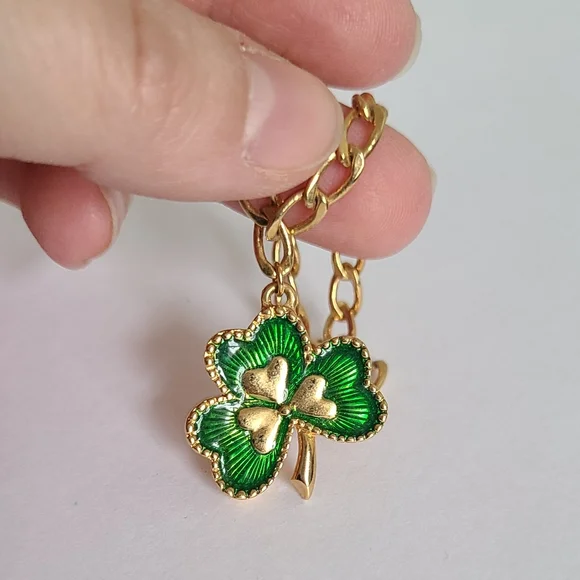 Vintage Avon Gold Tone Green Enamel Shamrock Clover Pendant Charm Chain Bracelet - Picture 5 of 9